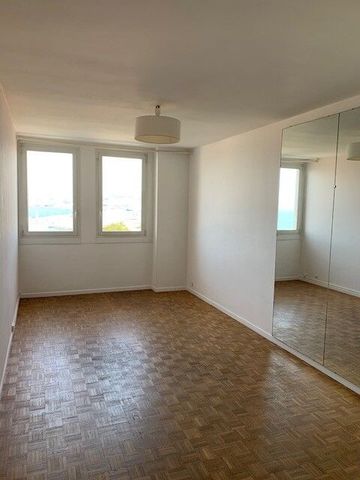 Appartement 3 pièces 63m2 MARSEILLE 7EME 1 100 euros - Photo 2