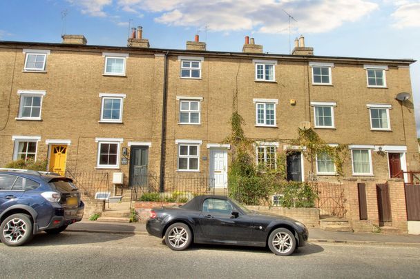 Melton Hill, Woodbridge, IP12 - Photo 1