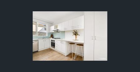 Private Courtyard Living in a Prime Glen Iris Setting - Photo 5