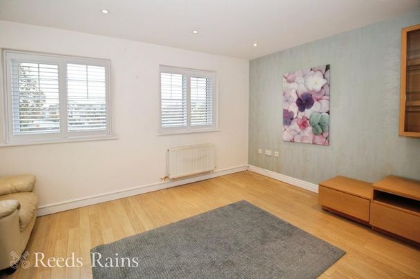 4 bedroom terraced house to rent - Photo 1