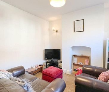 Spacious 4-bedroom house - Photo 2