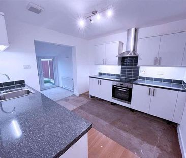 King Edward Avenue, Rainham, RM13 - Photo 5