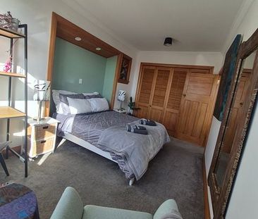 Charming 2BR Unit in Karori! - Photo 4