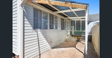 MODERN 2 BEDROOM GRANNY FLAT - WATER INCLUDED - Photo 4