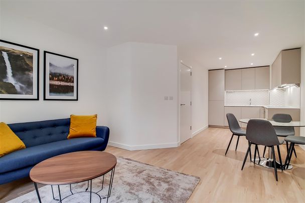 Castleton House, Beaufort Park, 26 Aerodrome Road, Colindale, London - Photo 1