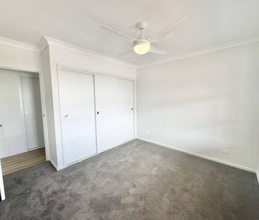 Only 12 months old & Move In Ready! - Photo 4