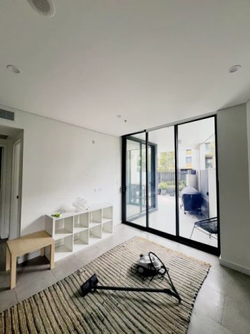 1 bed 1 bath - Photo 2