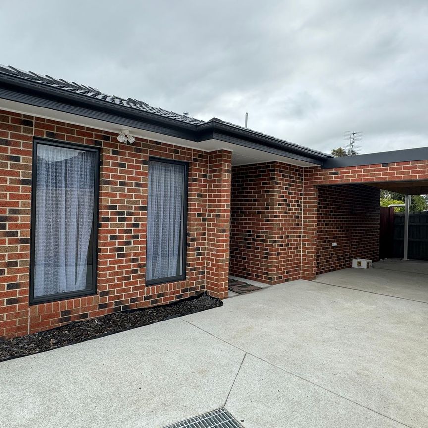 MODERN 2 BEDROOM UNIT - Photo 1