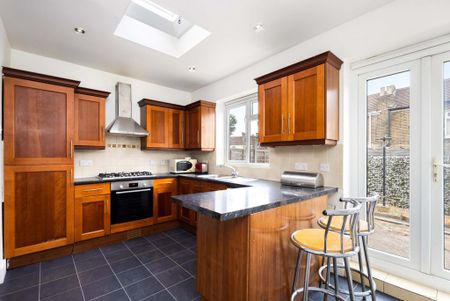 3 bedroom terraced house to rent - Photo 2