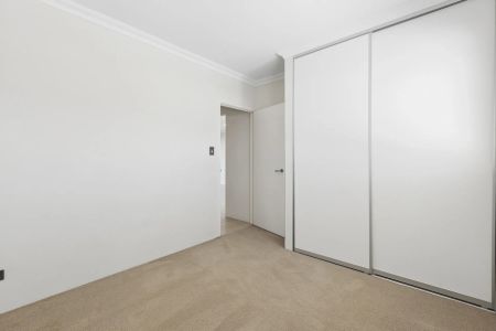 Modern 2x2 Apartment with Park Views - Photo 2