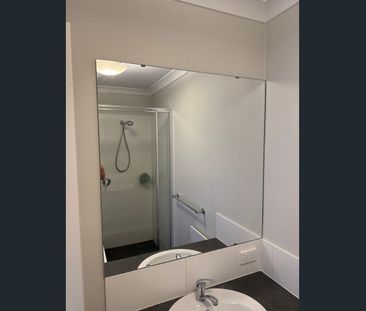 2 bed 1 bath upper floor unit to rent - Photo 2