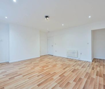 3 bedroom maisonette to rent - Photo 2