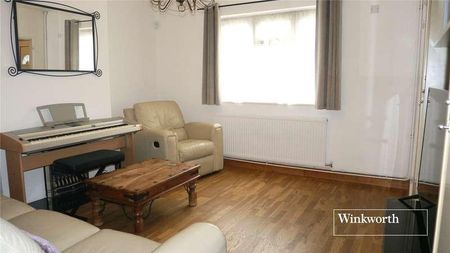 Armstrong Crescent, New Barnet, EN4 - Photo 2