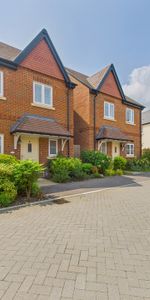 3 bed detached house to rent in Field Maple Gardens, High Wycombe, Buckinghamshire, HP10 9FN - Photo 3