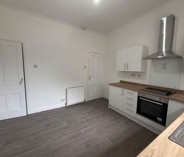 3 bedroom flat to rent - Photo 3