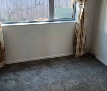 2 Bedroom Granny near Barry Curtis Park - Photo 4