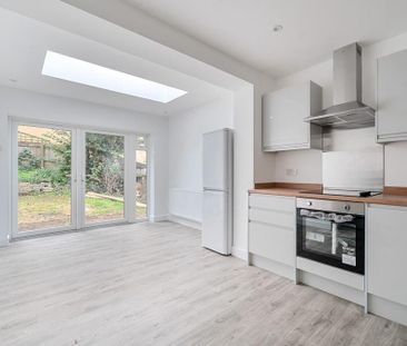 4 bedroom detached house to rent - Photo 4