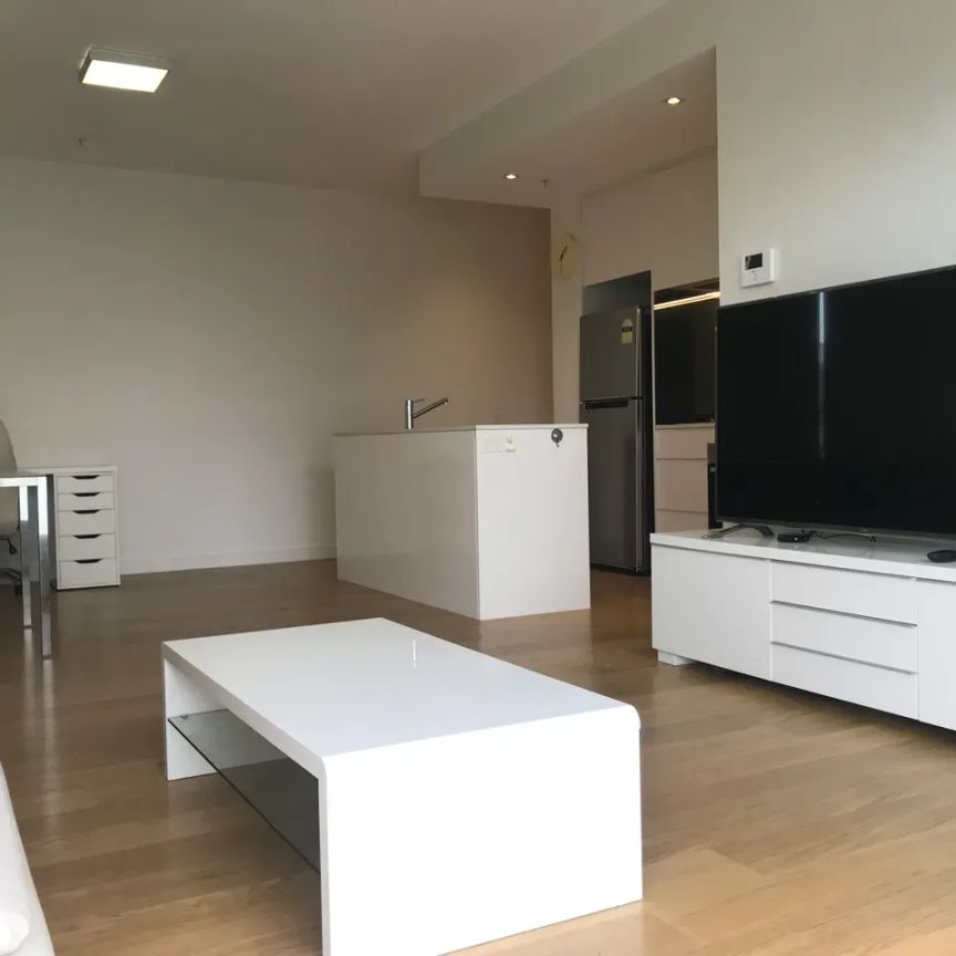 Modern Two-Bedroom Apartment in Zetland's Most Convenient Location | For Rent - Photo 1