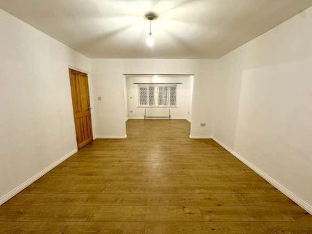 Ashford Avenue, Hayes, UB4 - Photo 2