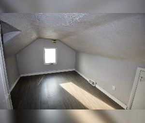 2 Bed Loft 1 Bed Main House For Rent Idylwylde Edmonton - Photo 5