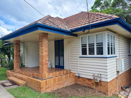 1 Newbolt Street, 4121, Holland Park Qld - Photo 5