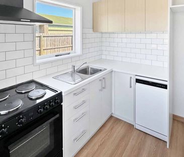 SOMERFIELD - TWO BEDROOM RENOVATED TOWNHOUSE - Photo 3