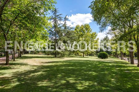 Piso de alquiler en Paseo del Rey, Argüelles - Photo 2