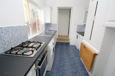 2 bedroom maisonette to rent - Photo 3