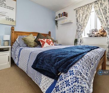 2 bedroom end of terrace house to rent - Photo 2