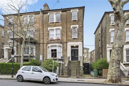 3 bedroom flat in Archway - Photo 5