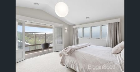 Double-Storey Luxury Living Near Lake Daylesford - Photo 4