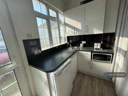 1 bedroom flat to rent - Photo 3