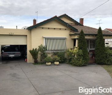 Spacious Family Home in Prime Camberwell Location - Photo 1
