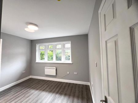 6 bedroom detached house to rent - Photo 3