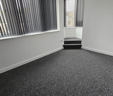 2 bed Flat - To Let - Photo 5