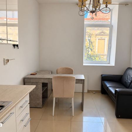 Apartament 2 camere cu parcare privata de inchiriat, ultracentral - Photo 3