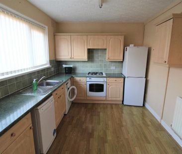 3 bedroom terraced house to rent - Photo 5