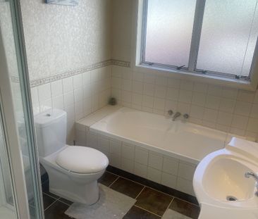 102 Strathmore Avenue, Strathmore Park - Photo 4