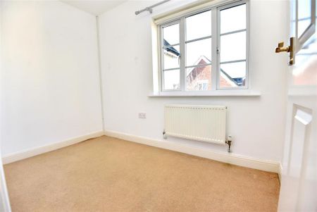 3 bedroom semi-detached house to rent - Photo 5