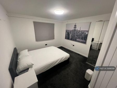 3 bedroom semi-detached house to rent - Photo 3