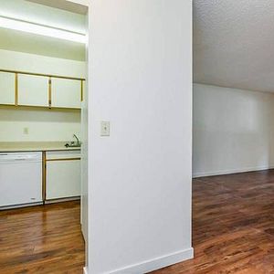 GRAHAM : One bedroom apartment 2,200$ for October 1st - Photo 2