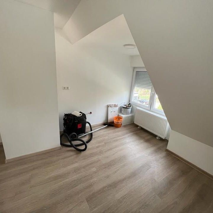 Ansprechende 2-Zimmer-DG-Wohnung mit Terrasse in Lahr - Photo 1