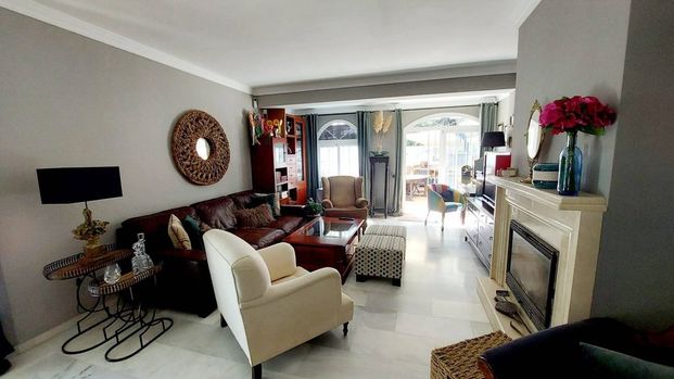 Luxury Semidetached House for rent in Estepona, Andalusia - Photo 1