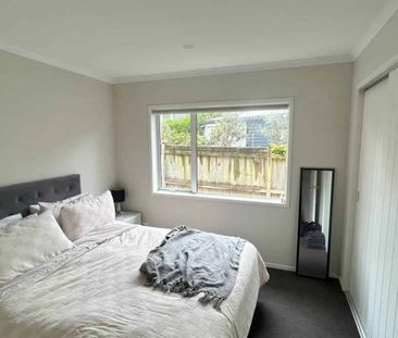 Two Bedroom Unit in Riverhead - Photo 2