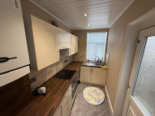 2 bedroom end of terrace house to rent - Photo 1