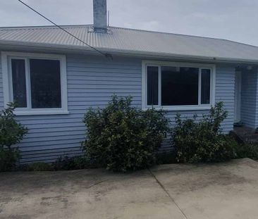 Charming 2BR Home - Photo 3