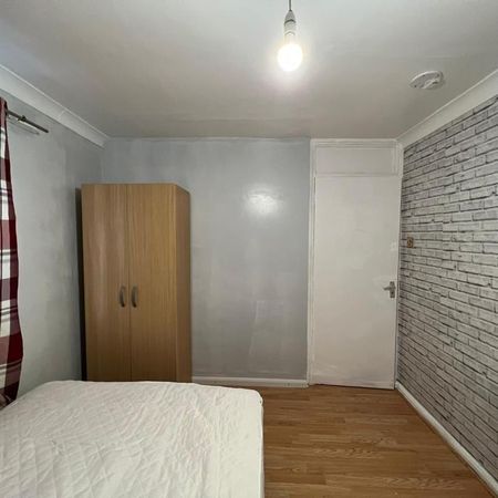 Room in a Shared House, Atherton Road, E7 - Photo 3