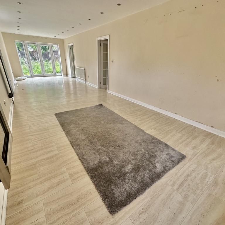 6 bedroom detached house to rent - Photo 1