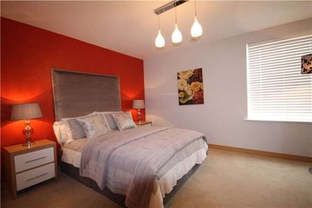 A fully furnished, two bedroom apartment - Photo 5
