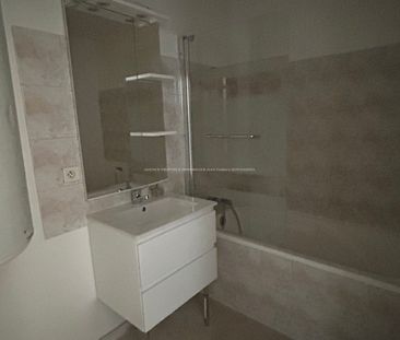 Location Appartement 3 pièces 61m² VALREAS 84600 - Photo 3